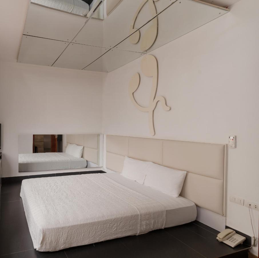 Blue Diamond Apartment Hotel Hanoi Exterior photo